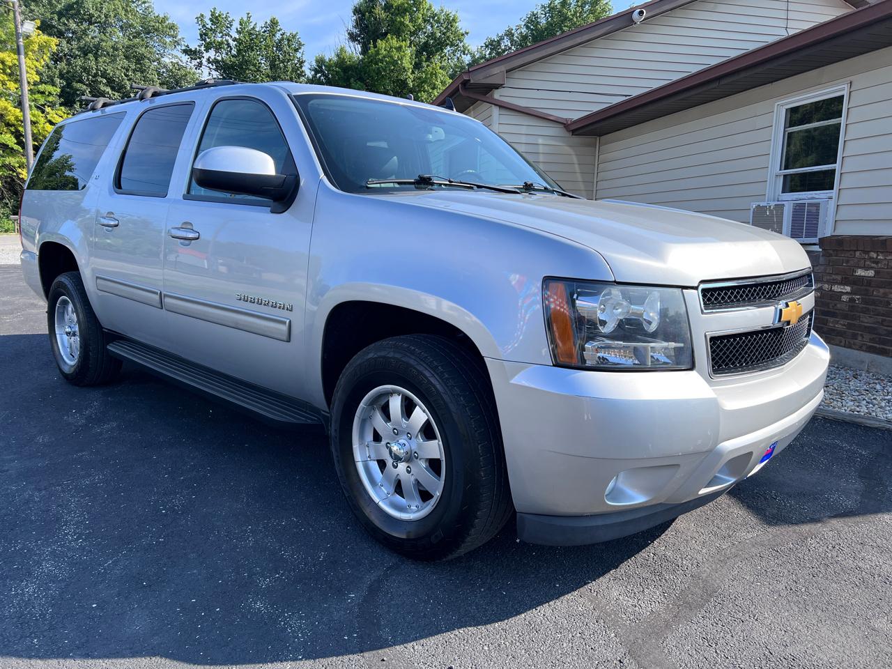 Chevrolet Suburban 4WD 4dr 1500 LT 2013