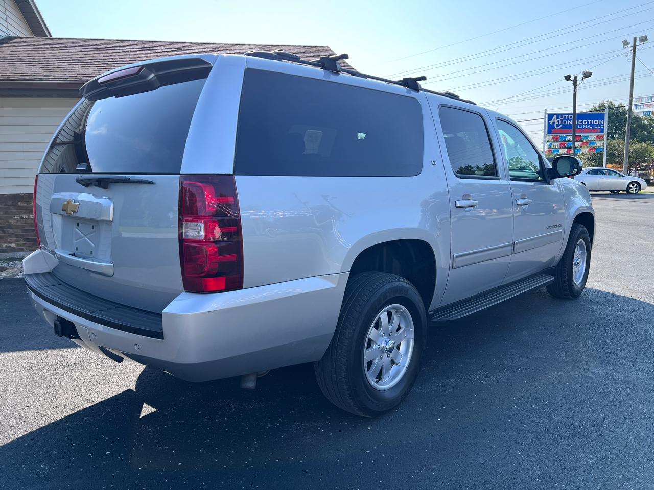 Chevrolet Suburban 4WD 4dr 1500 LT 2013