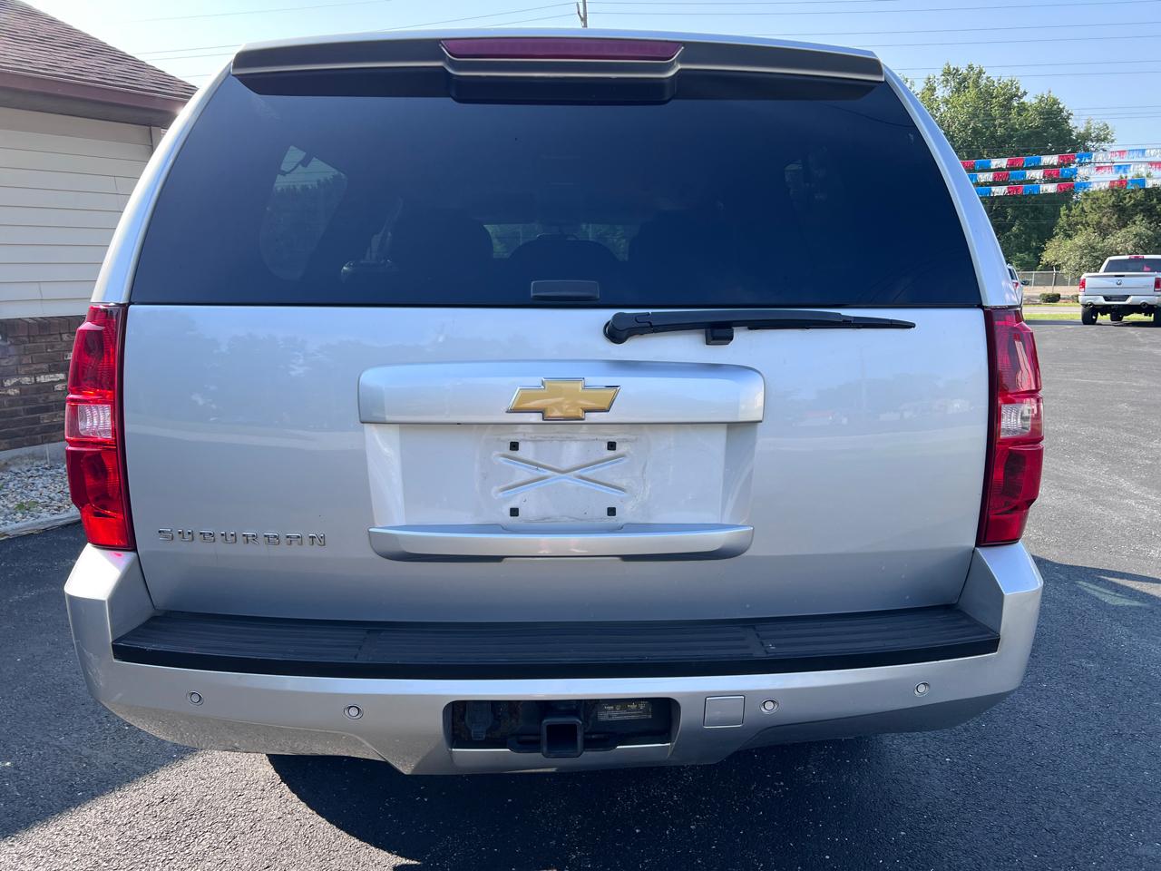 Chevrolet Suburban 4WD 4dr 1500 LT 2013