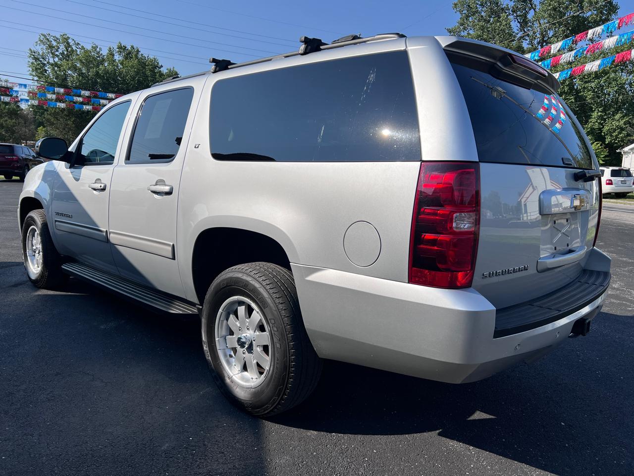 Chevrolet Suburban 4WD 4dr 1500 LT 2013