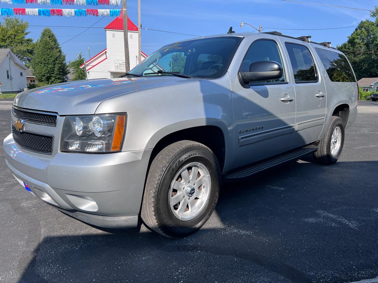 Chevrolet Suburban 4WD 4dr 1500 LT 2013