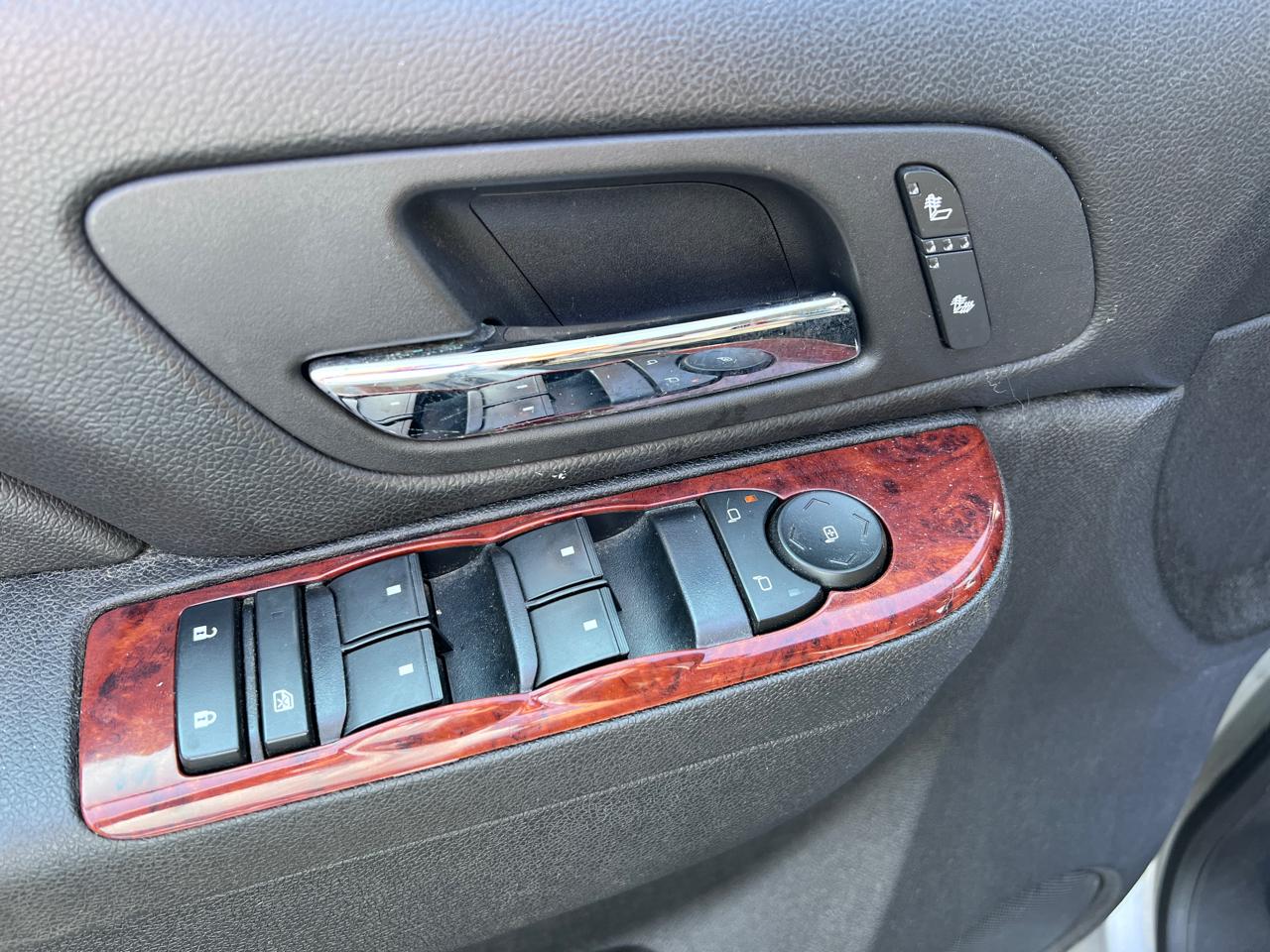 Chevrolet Suburban 4WD 4dr 1500 LT 2013