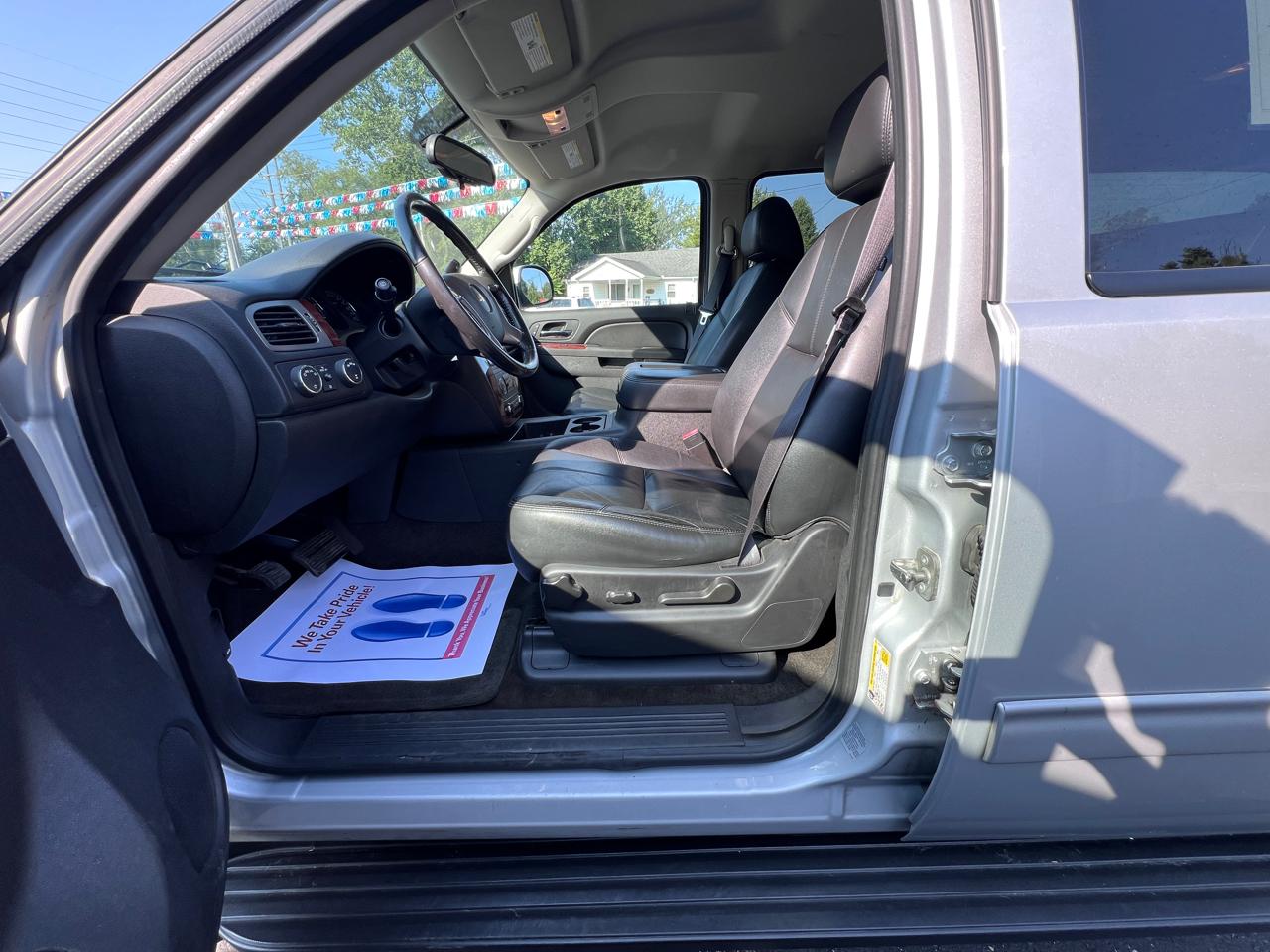 Chevrolet Suburban 4WD 4dr 1500 LT 2013