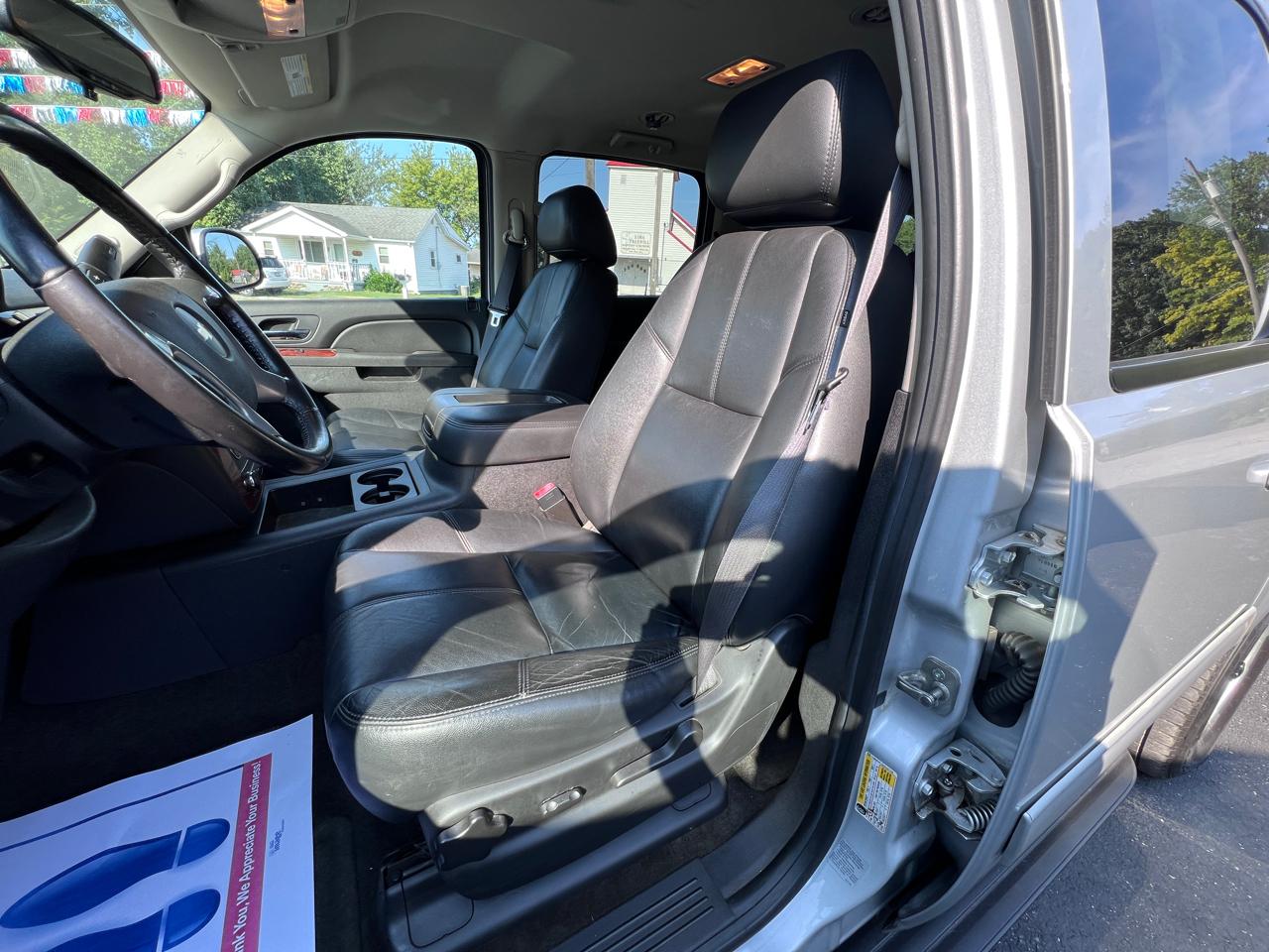 Chevrolet Suburban 4WD 4dr 1500 LT 2013