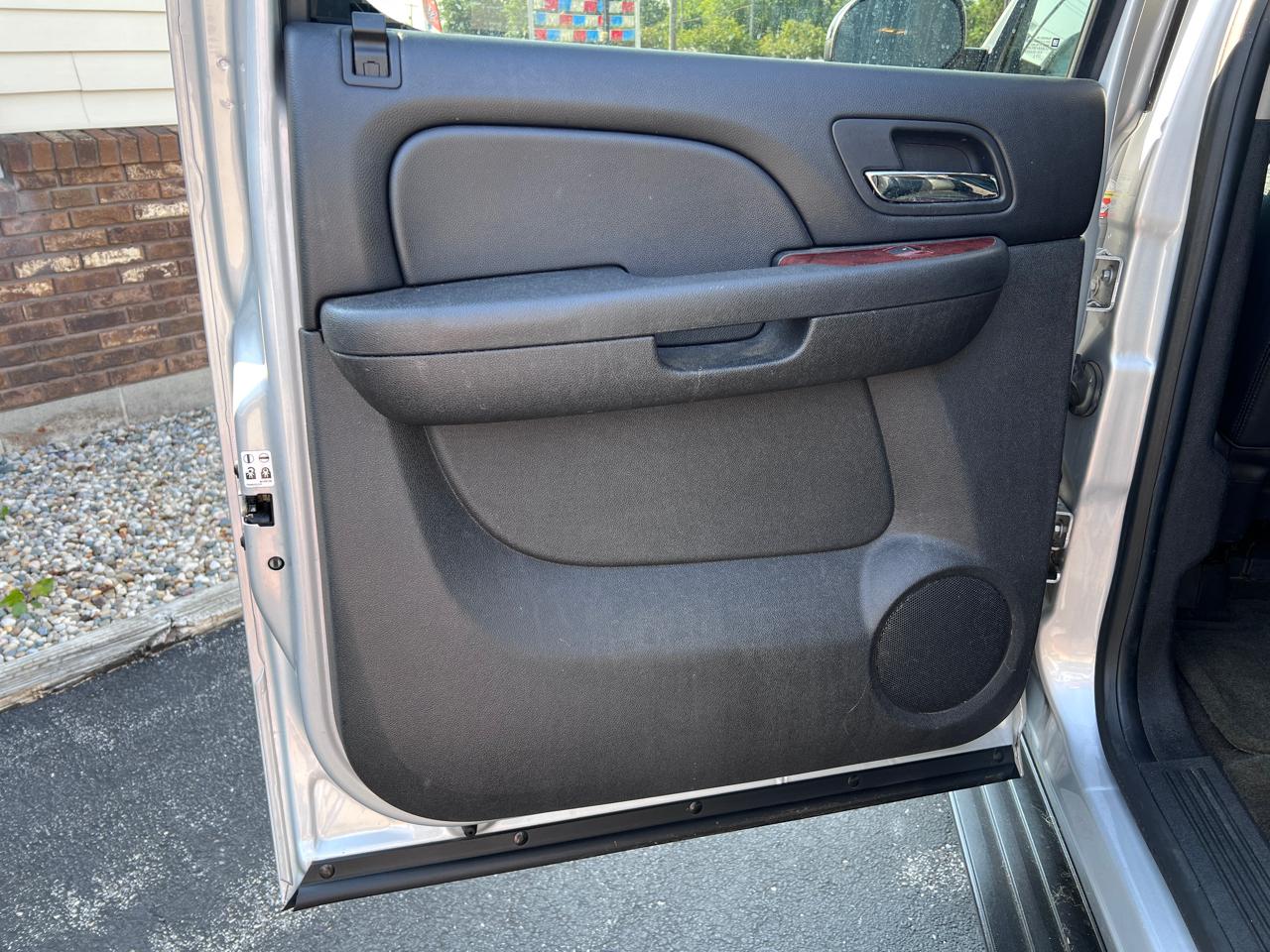 Chevrolet Suburban 4WD 4dr 1500 LT 2013