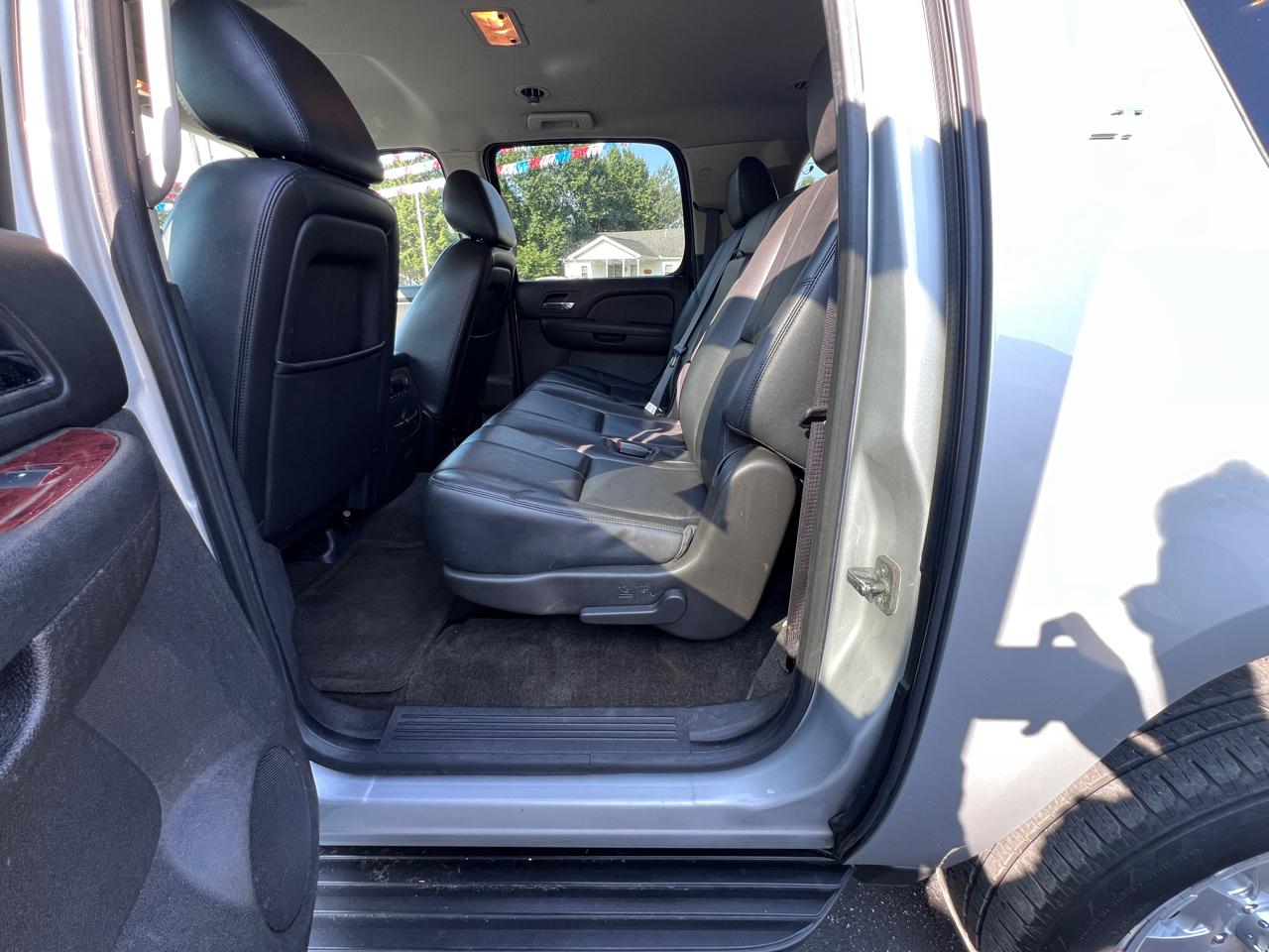 Chevrolet Suburban 4WD 4dr 1500 LT 2013