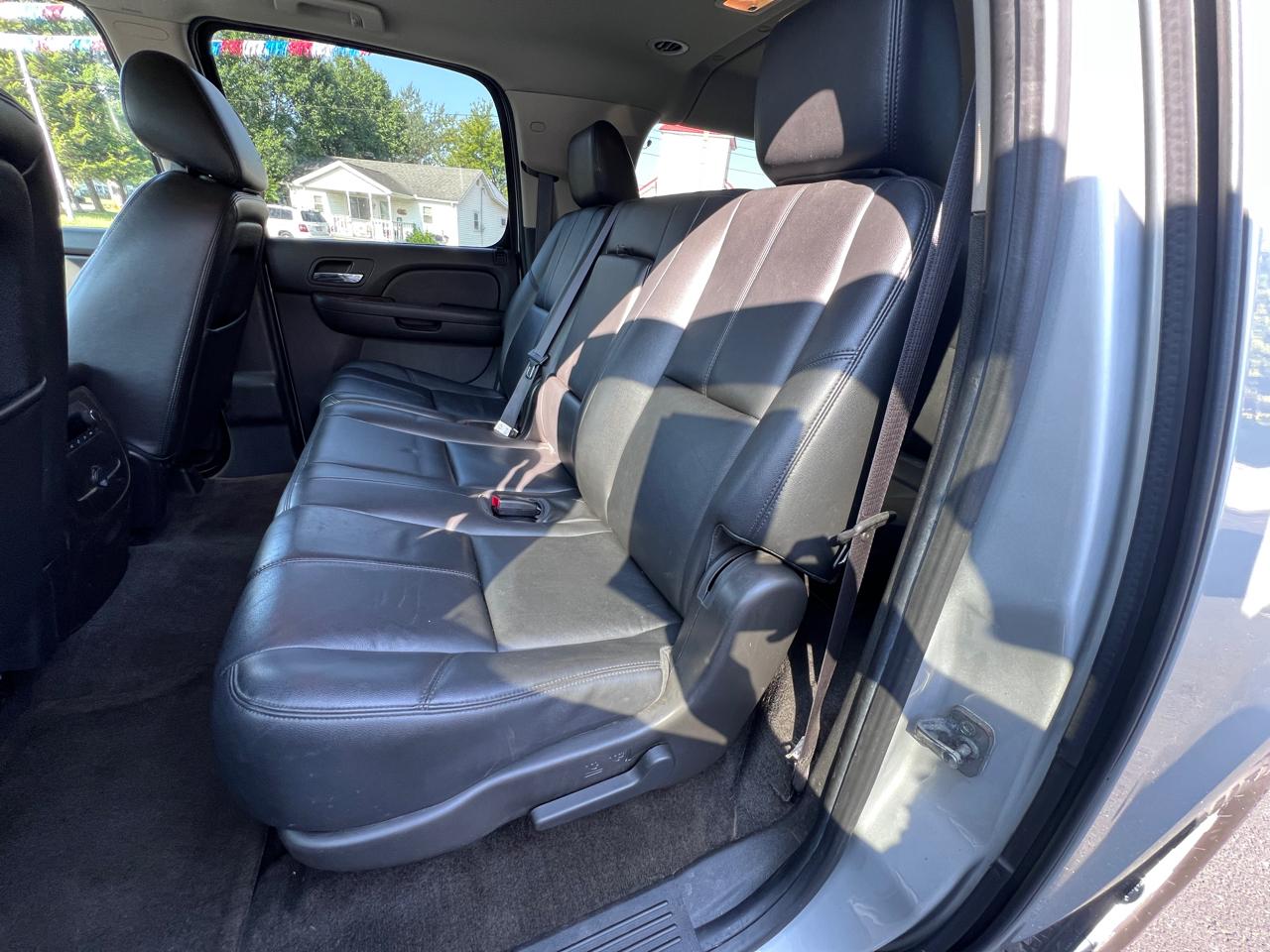 Chevrolet Suburban 4WD 4dr 1500 LT 2013