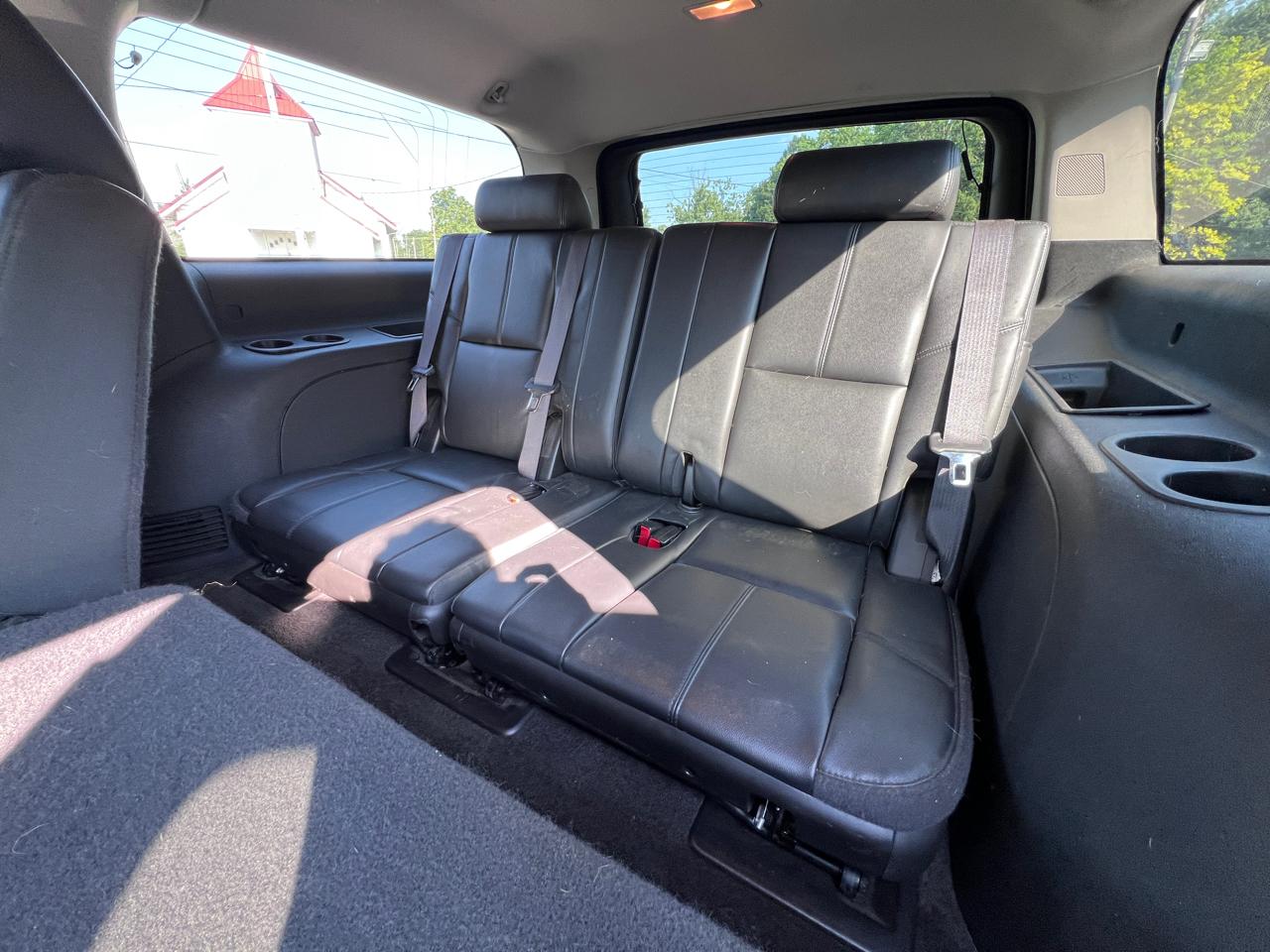 Chevrolet Suburban 4WD 4dr 1500 LT 2013
