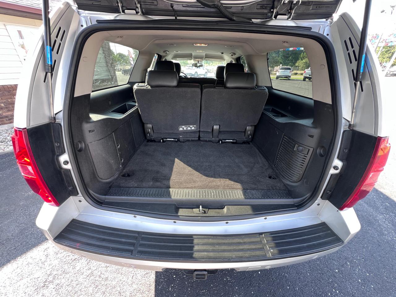 Chevrolet Suburban 4WD 4dr 1500 LT 2013