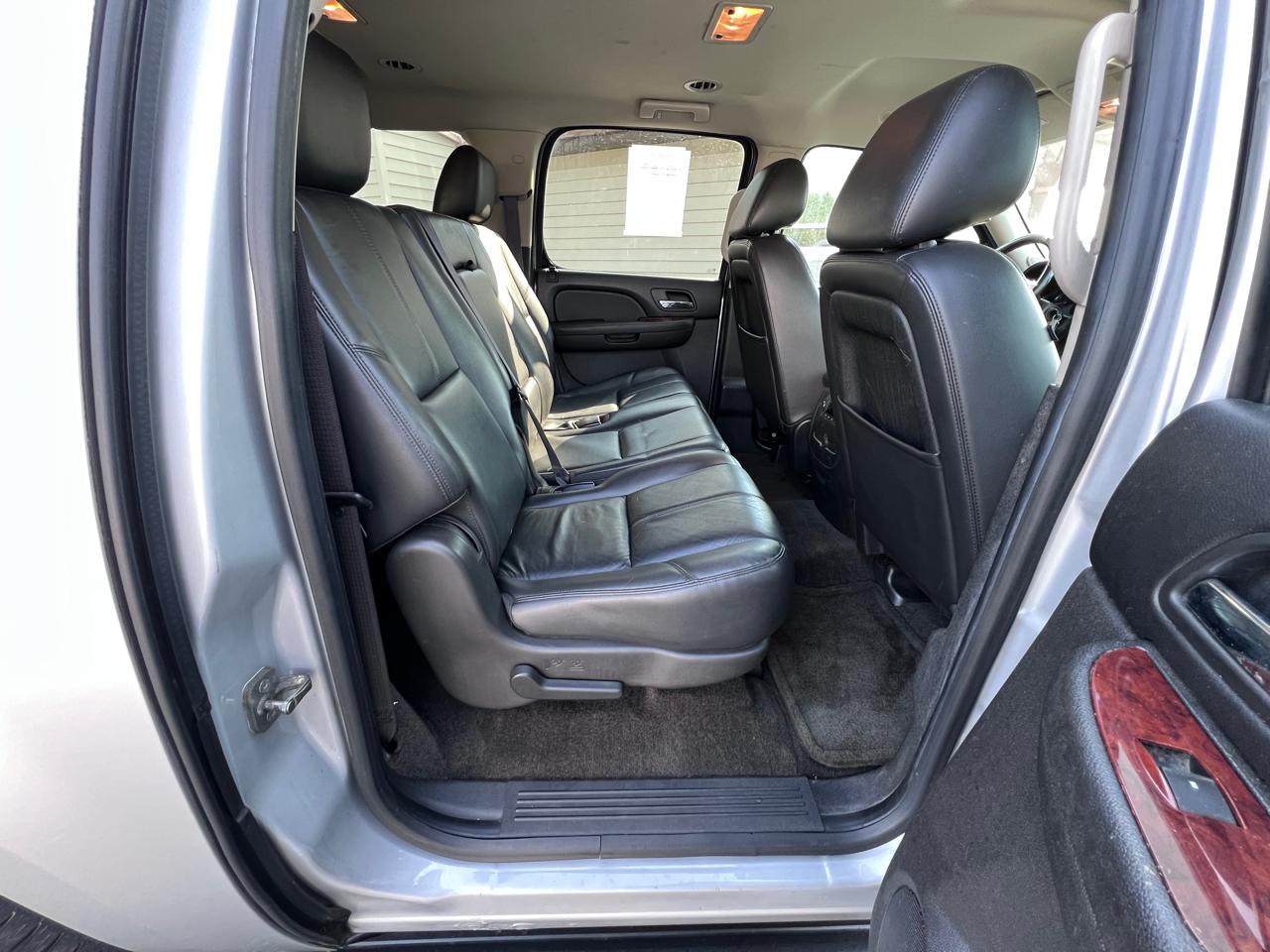 Chevrolet Suburban 4WD 4dr 1500 LT 2013