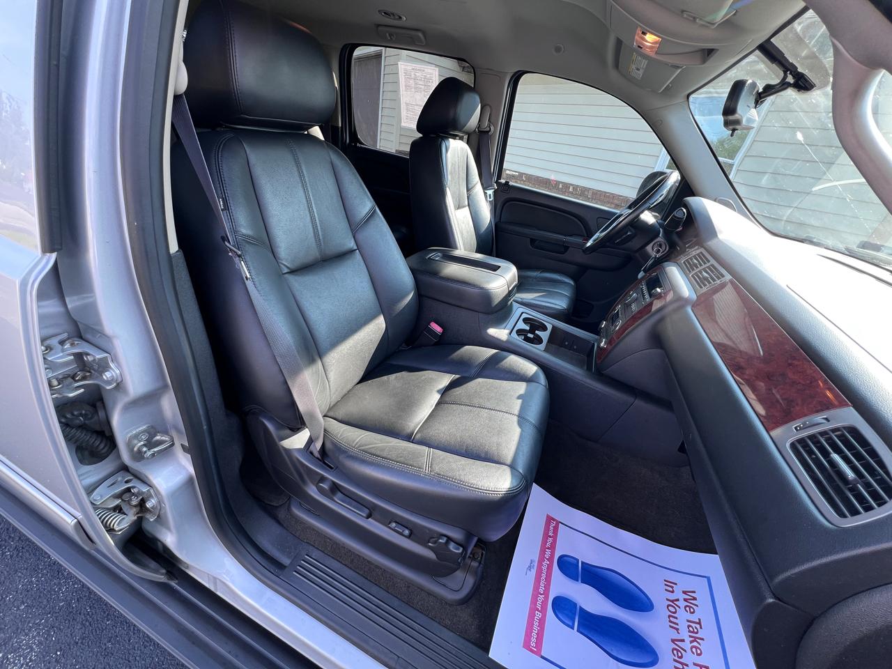 Chevrolet Suburban 4WD 4dr 1500 LT 2013