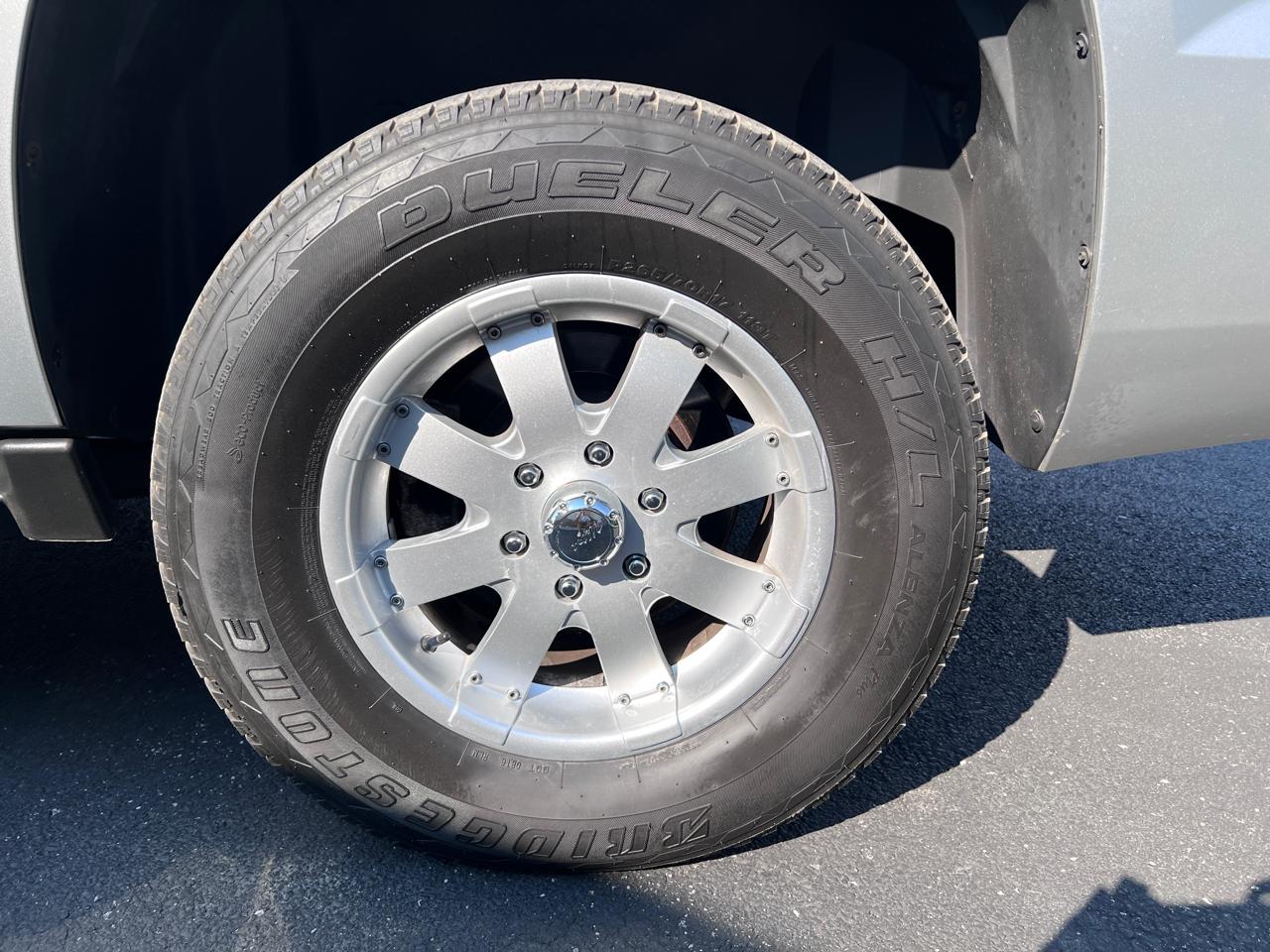 Chevrolet Suburban 4WD 4dr 1500 LT 2013