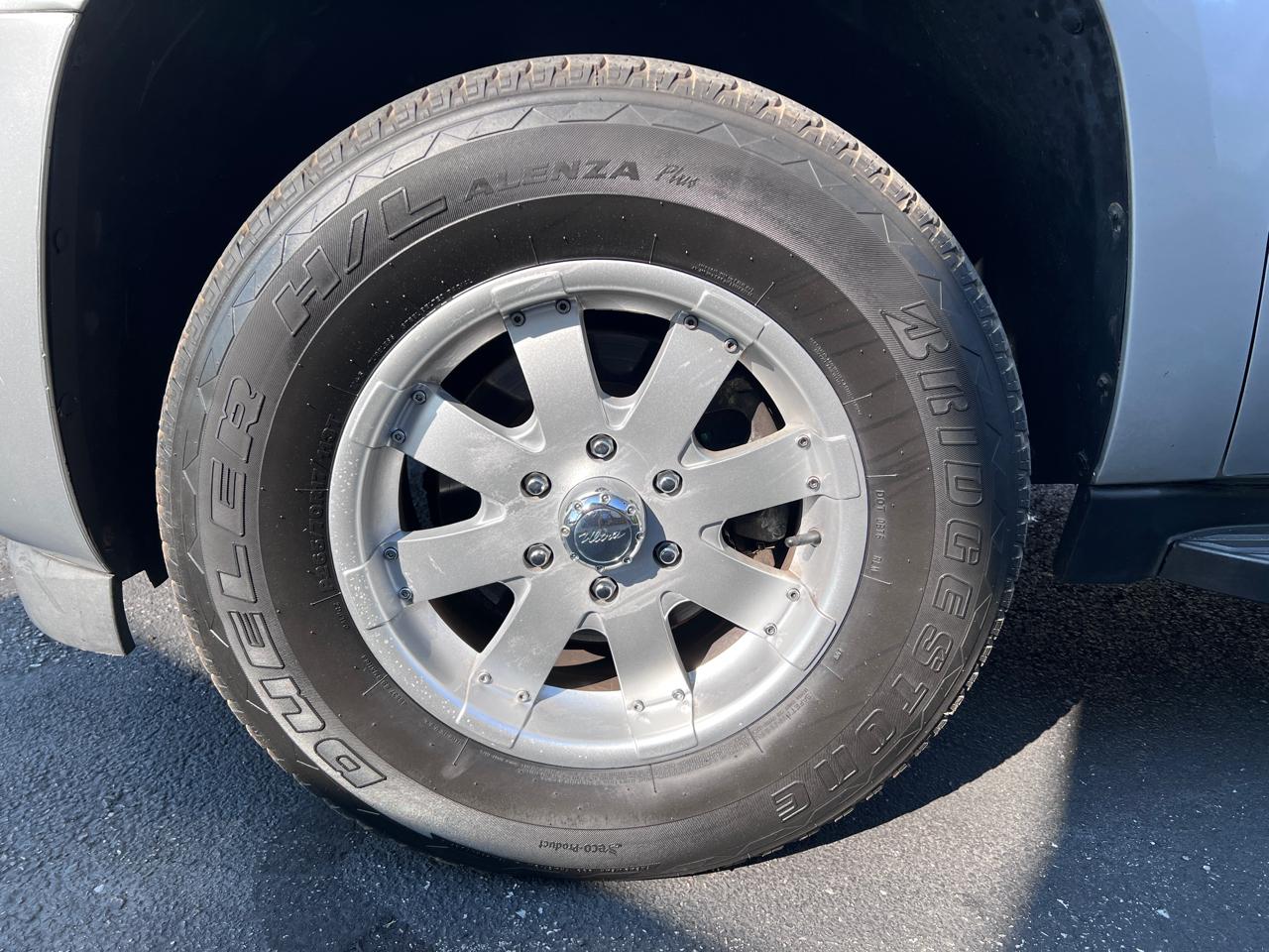 Chevrolet Suburban 4WD 4dr 1500 LT 2013
