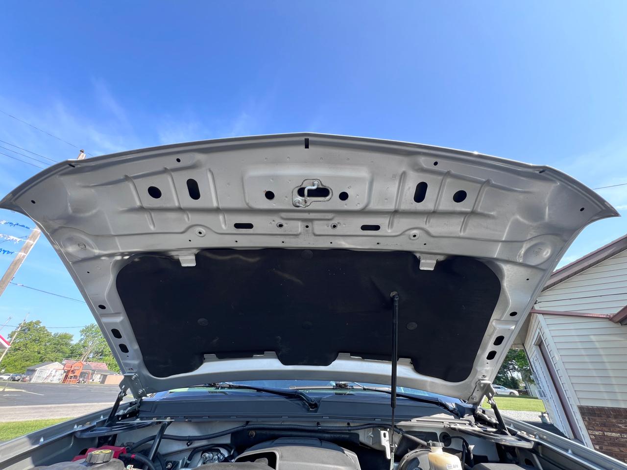 Chevrolet Suburban 4WD 4dr 1500 LT 2013