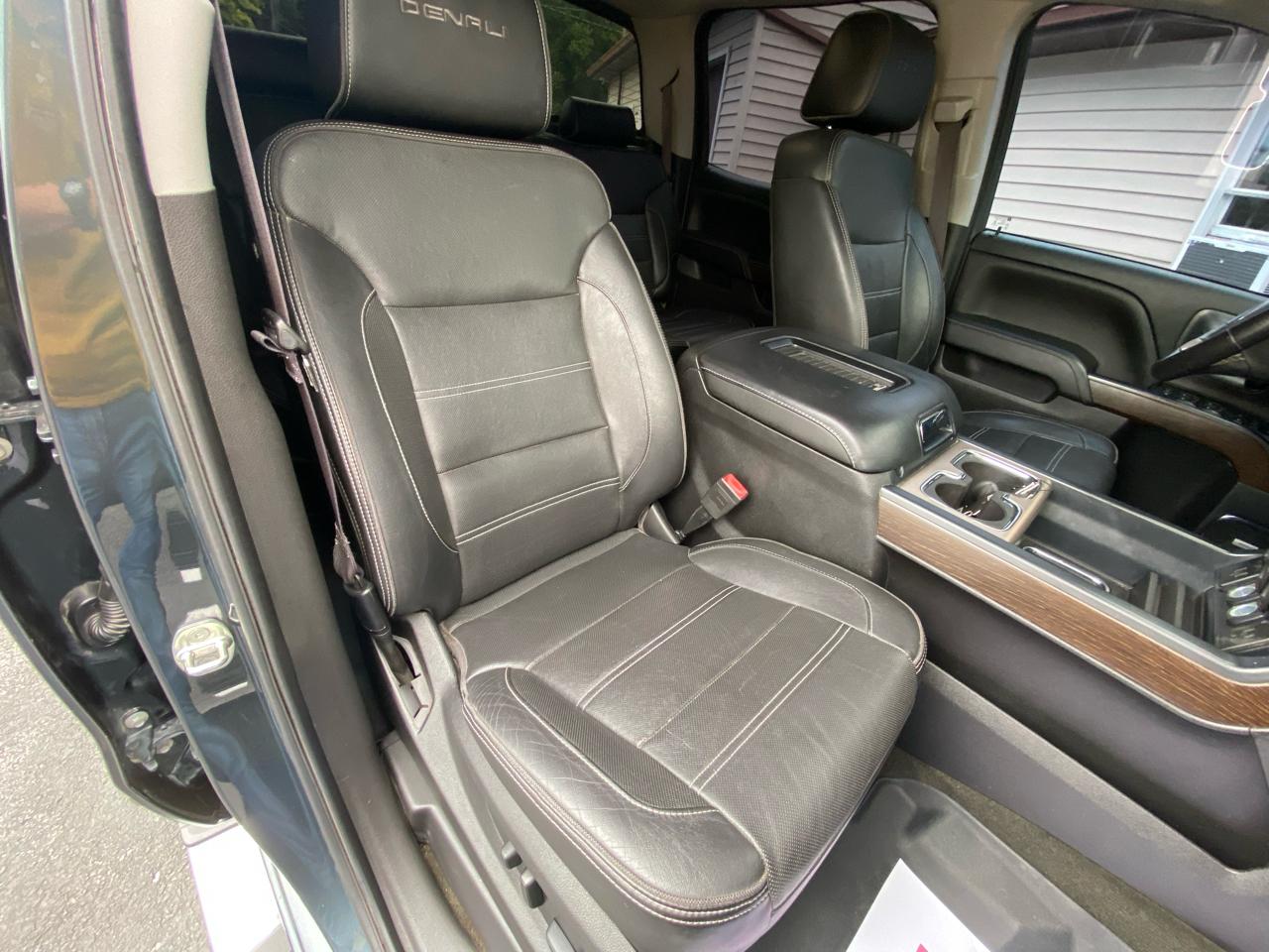 GMC Sierra 1500 4WD Crew Cab 143.5" Denali 2017