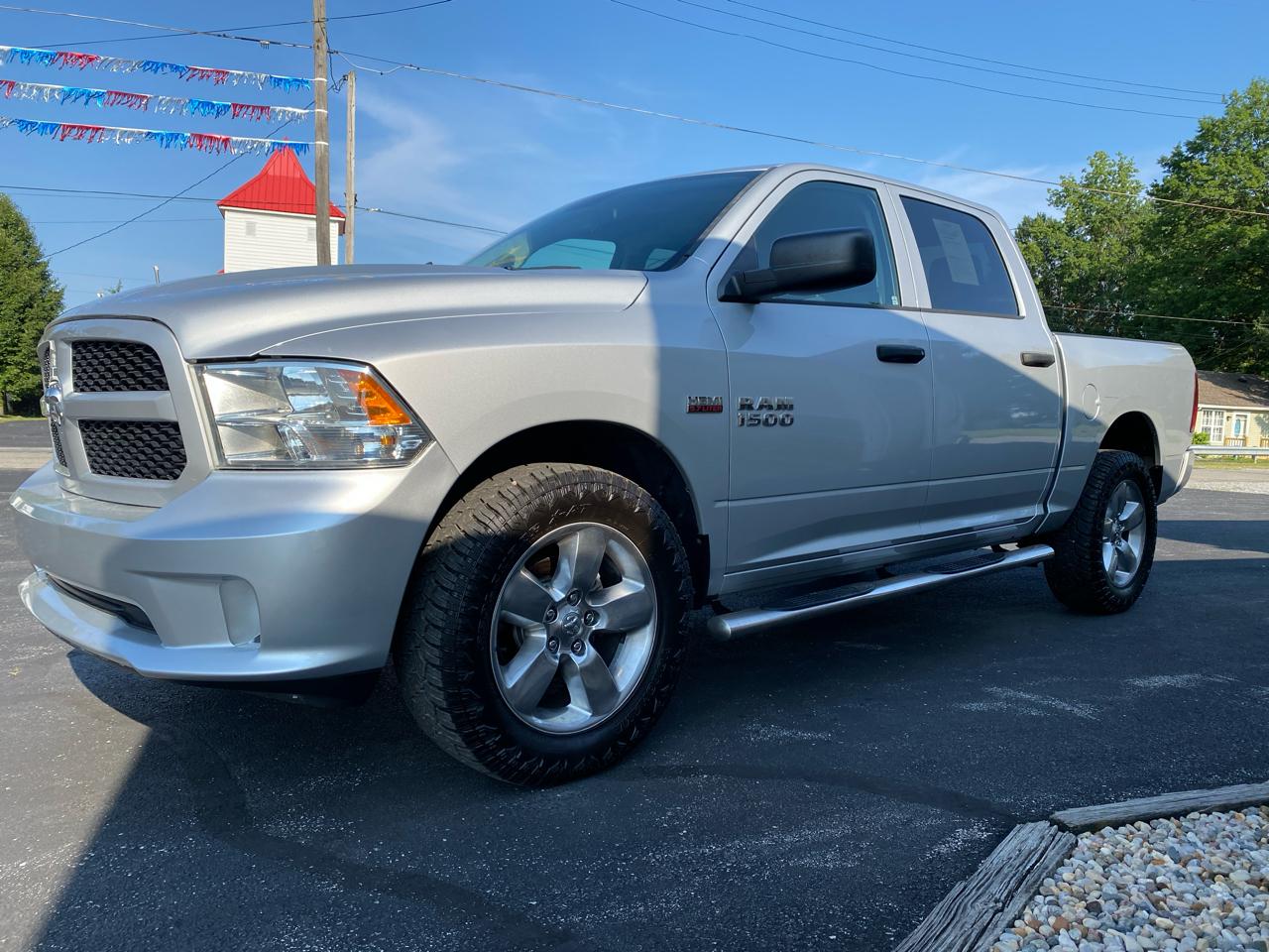 RAM 1500 4WD Crew Cab 140.5" Express 2014