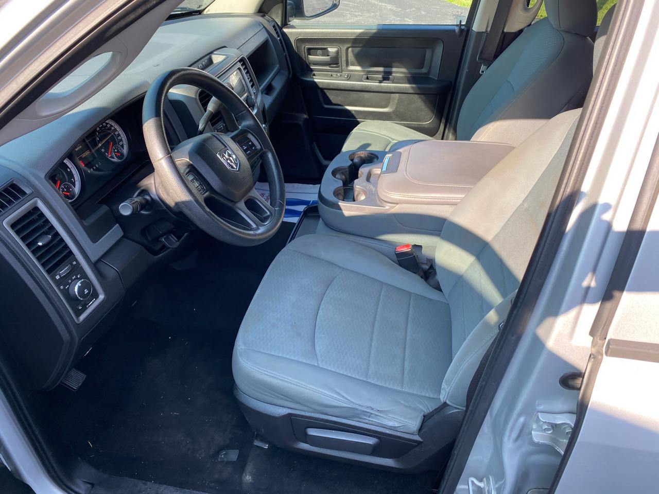 RAM 1500 4WD Crew Cab 140.5" Express 2014