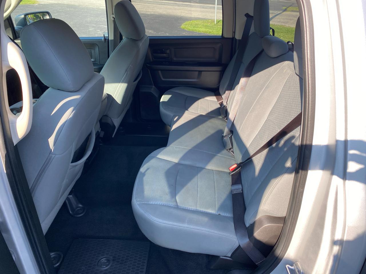 RAM 1500 4WD Crew Cab 140.5" Express 2014