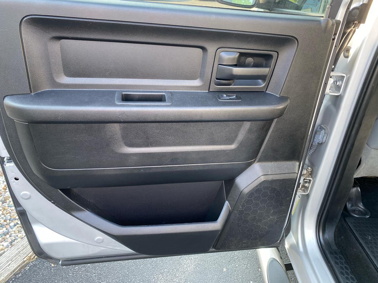 RAM 1500 4WD Crew Cab 140.5" Express 2014