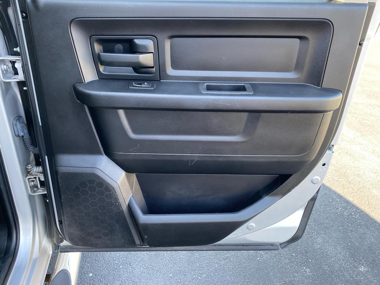 RAM 1500 4WD Crew Cab 140.5" Express 2014