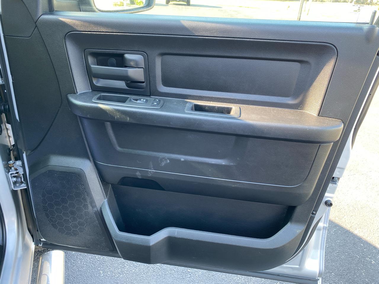 RAM 1500 4WD Crew Cab 140.5" Express 2014