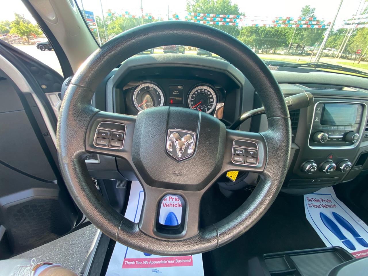 RAM 1500 4WD Crew Cab 140.5" Express 2014