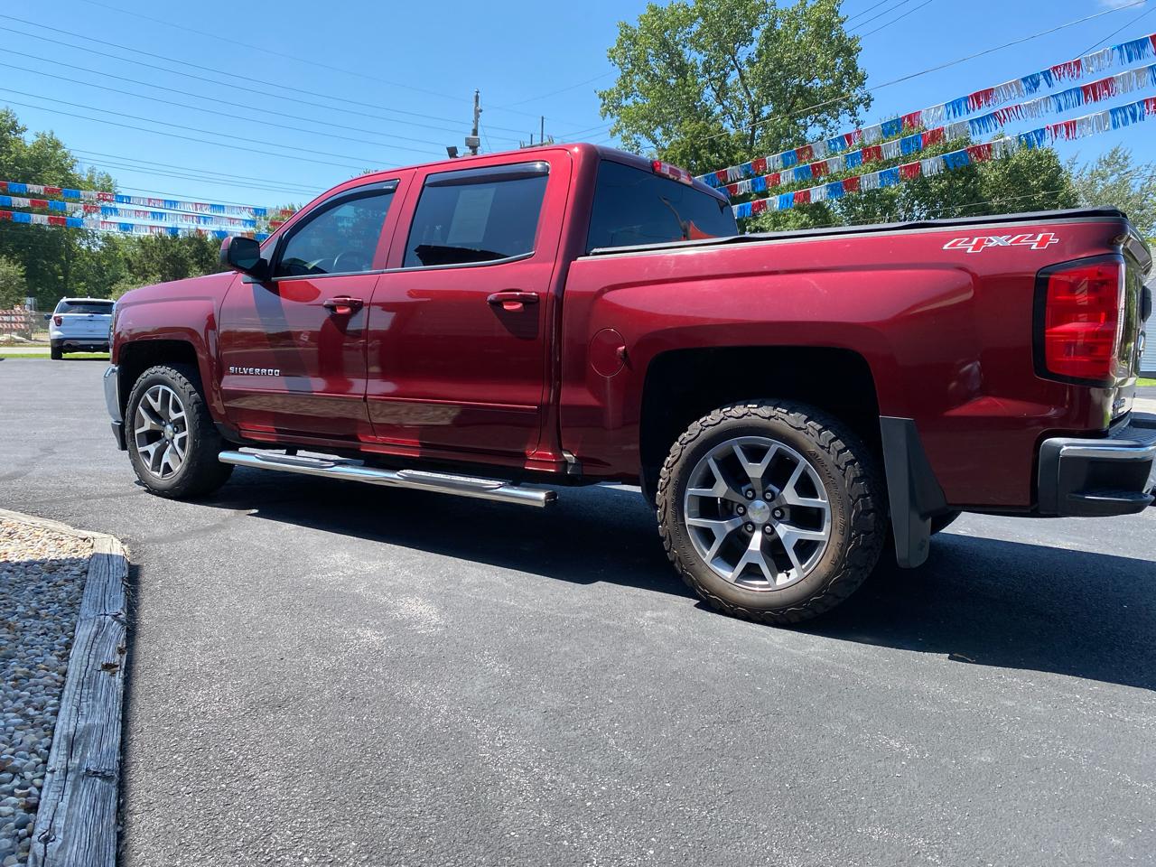 Chevrolet Silverado 1500 4WD Crew Cab 143.5" LT w/1LT 2017