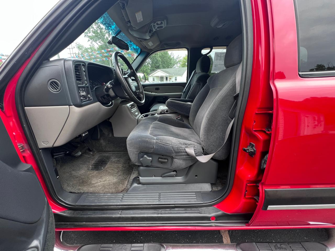 Chevrolet New Tahoe 4dr 4WD LS 2000