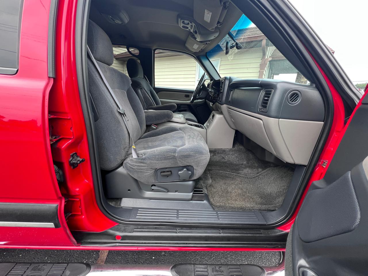 Chevrolet New Tahoe 4dr 4WD LS 2000