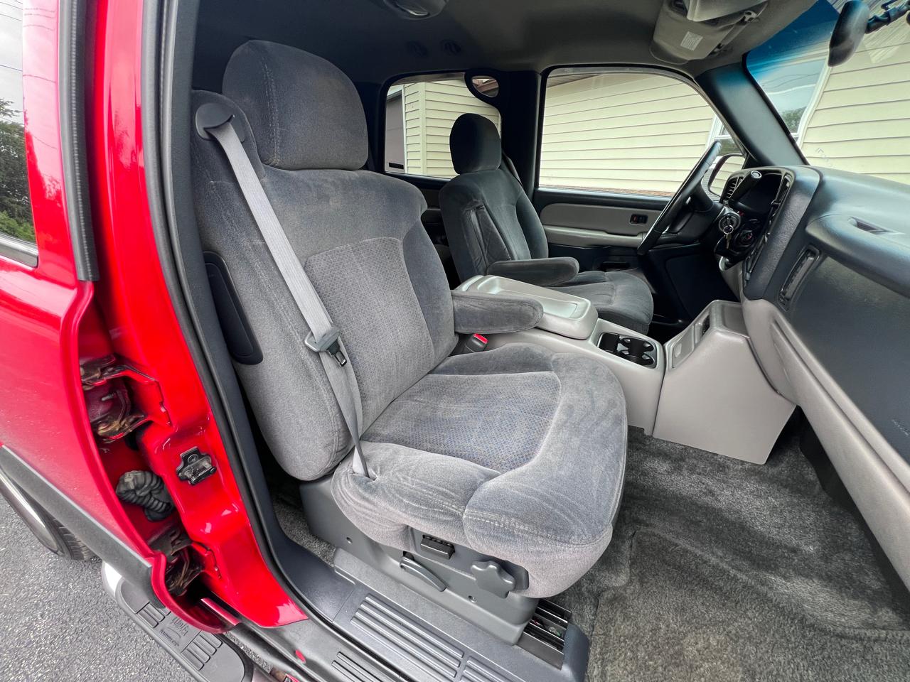 Chevrolet New Tahoe 4dr 4WD LS 2000
