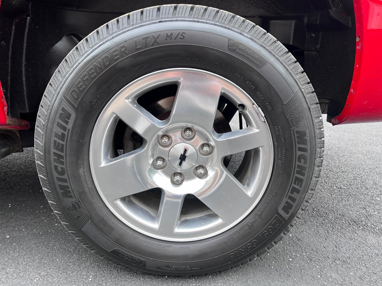 Chevrolet New Tahoe 4dr 4WD LS 2000