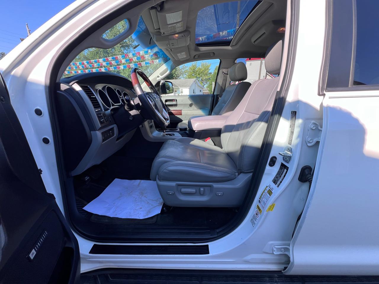 Toyota Sequoia Platinum 4WD FFV (Natl) 2017