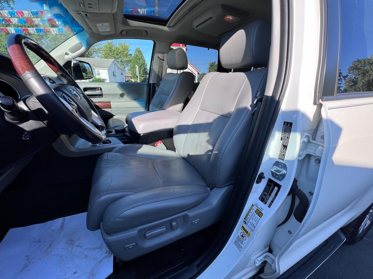Toyota Sequoia Platinum 4WD FFV (Natl) 2017