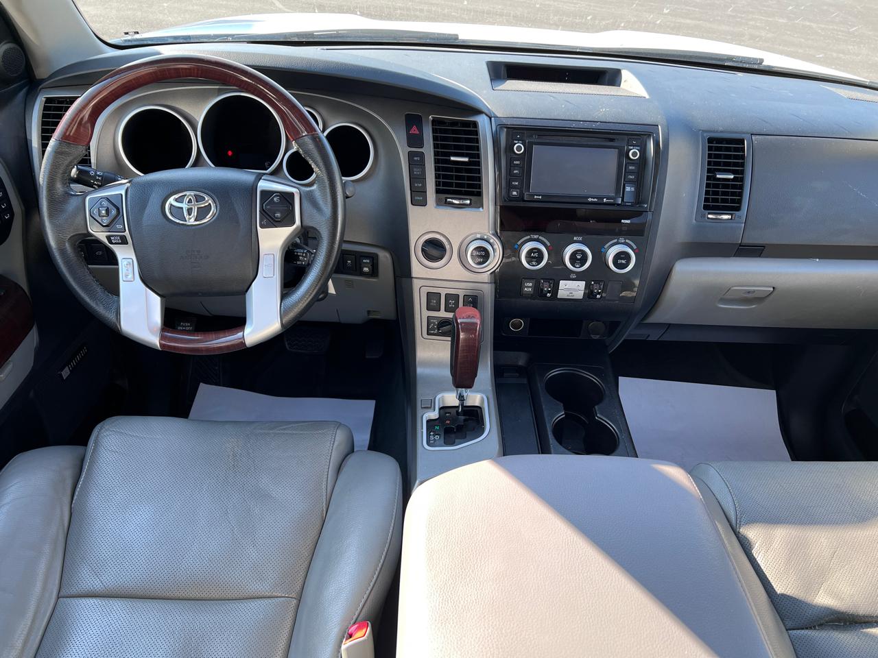 Toyota Sequoia Platinum 4WD FFV (Natl) 2017