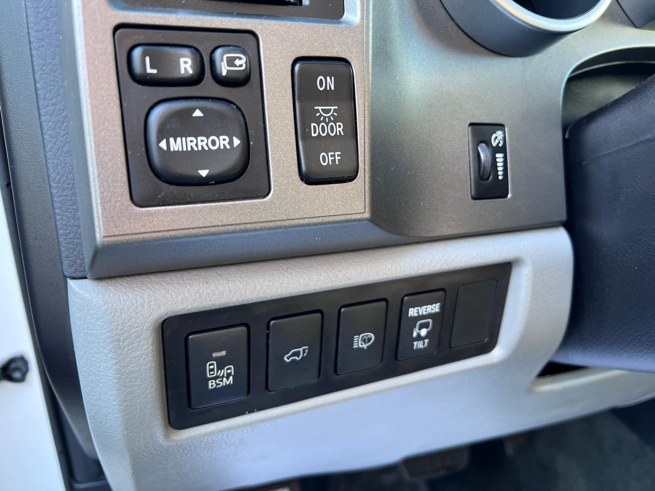 Toyota Sequoia Platinum 4WD FFV (Natl) 2017
