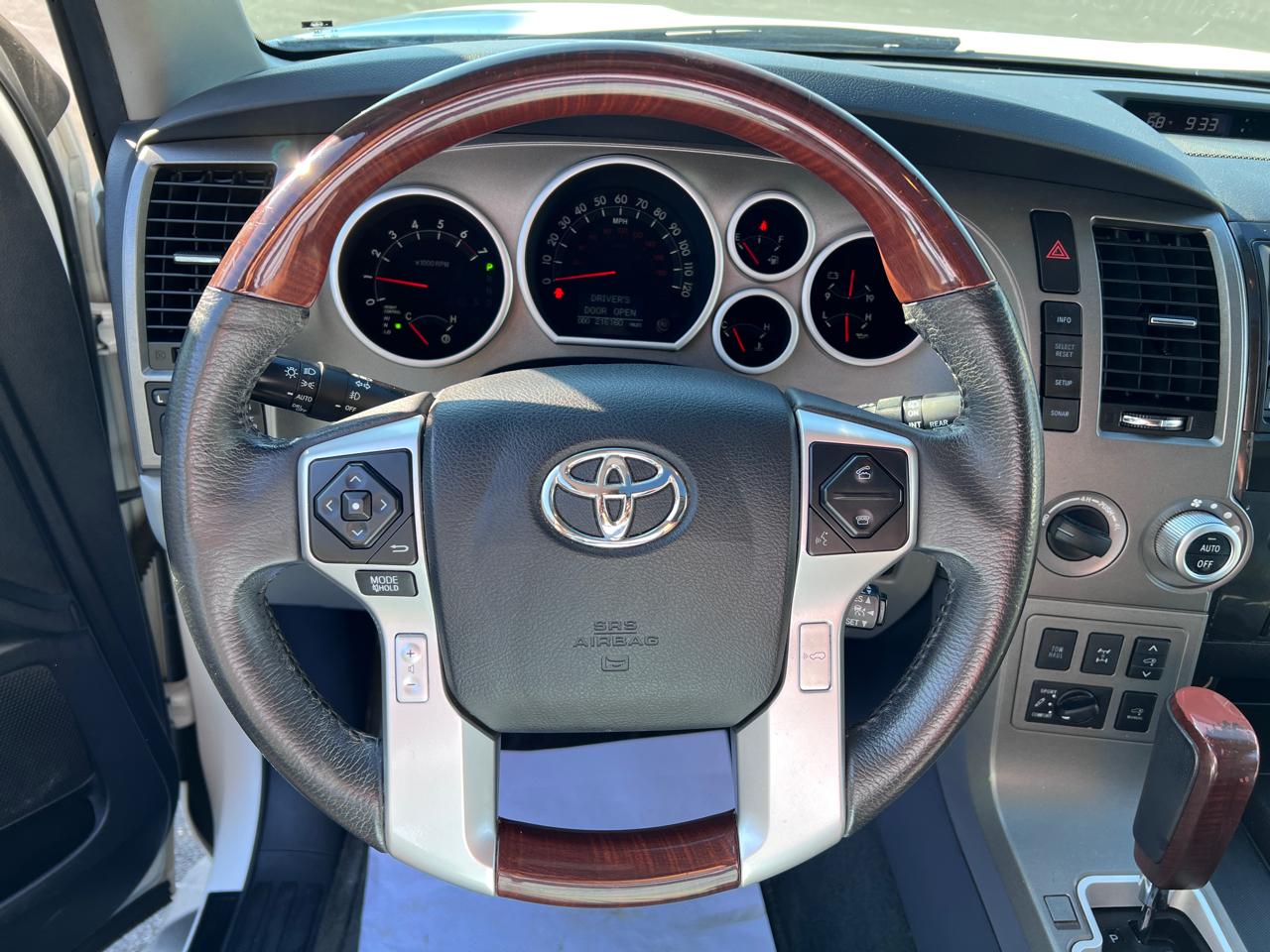 Toyota Sequoia Platinum 4WD FFV (Natl) 2017