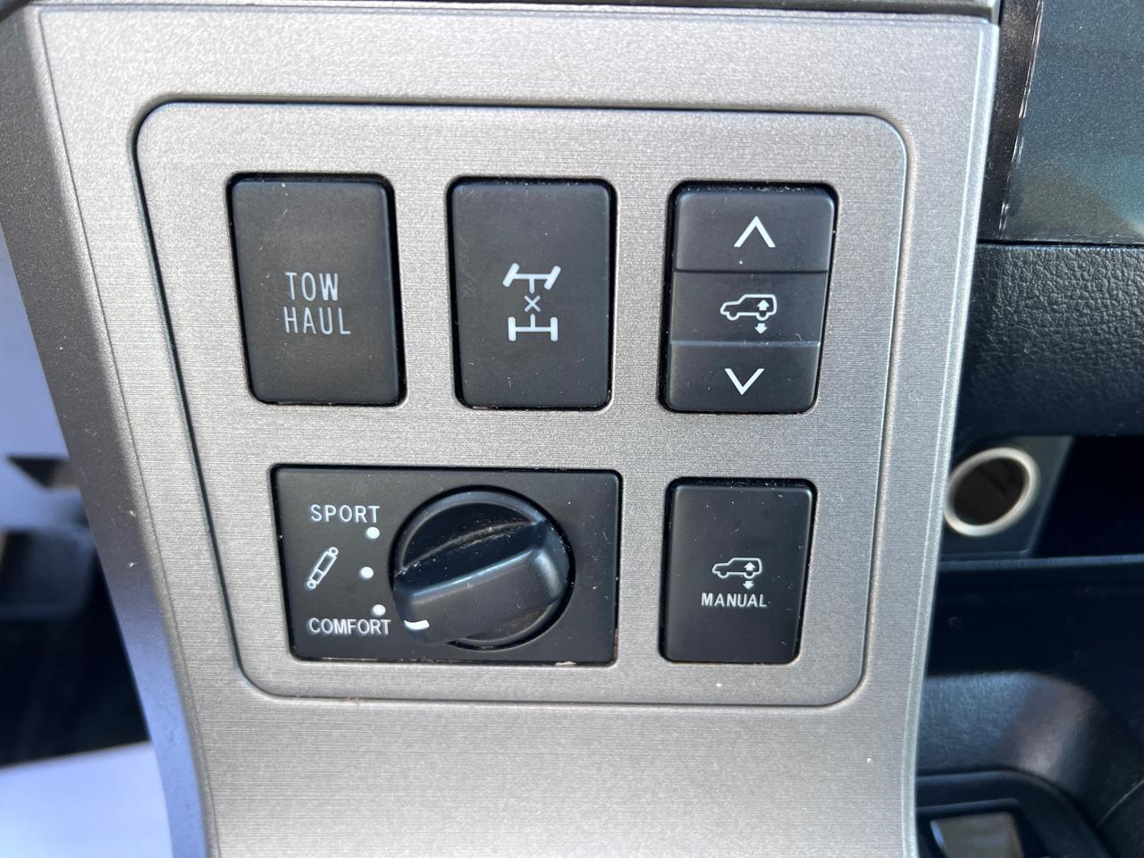Toyota Sequoia Platinum 4WD FFV (Natl) 2017