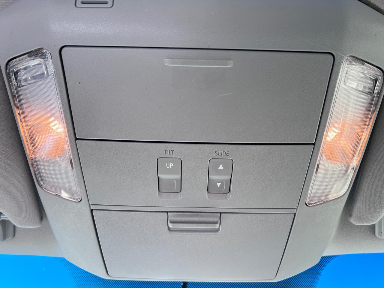 Toyota Sequoia Platinum 4WD FFV (Natl) 2017