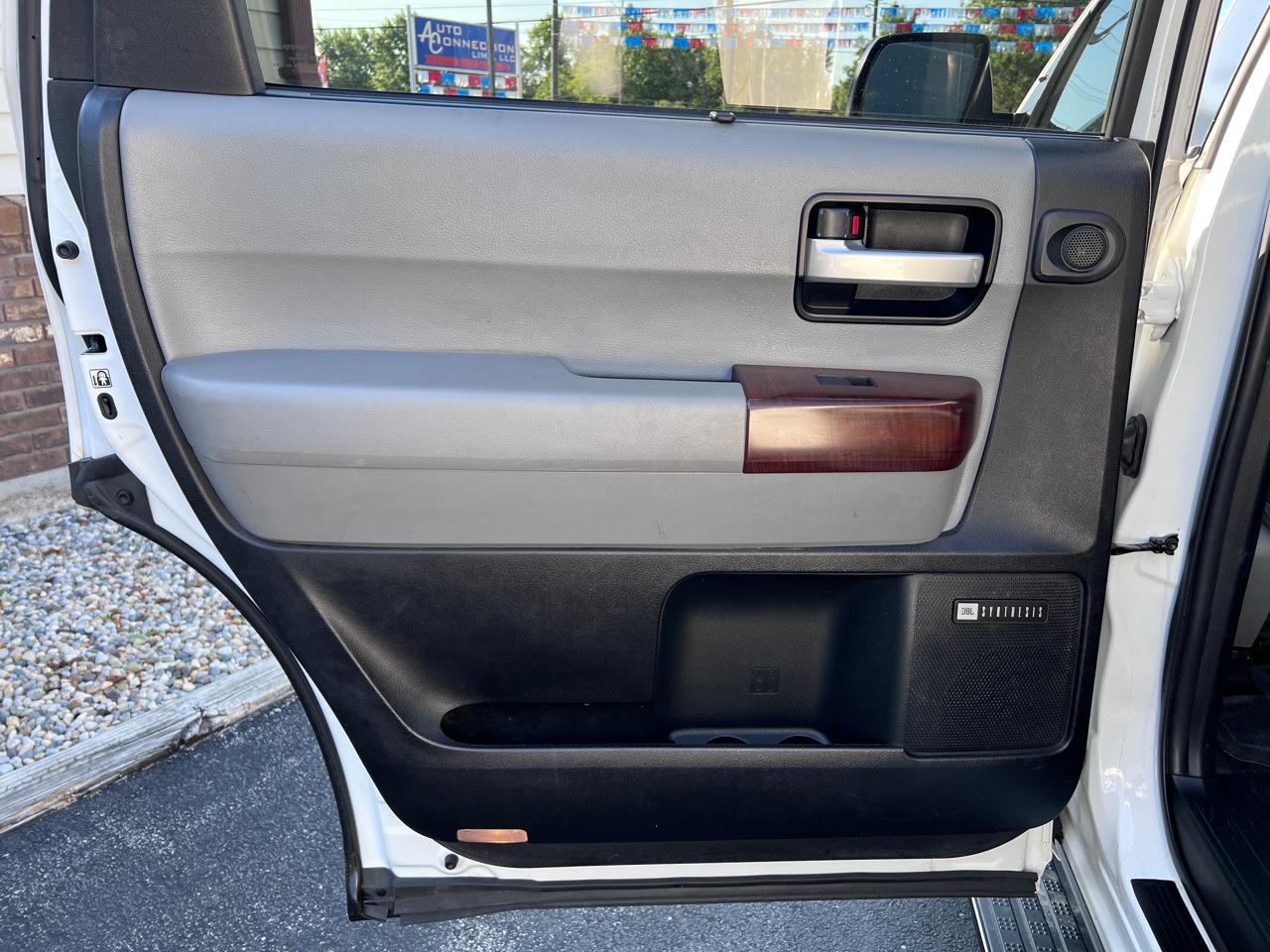 Toyota Sequoia Platinum 4WD FFV (Natl) 2017