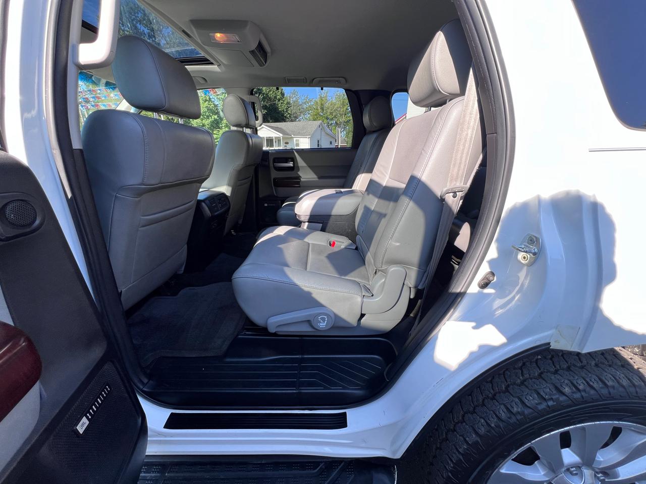 Toyota Sequoia Platinum 4WD FFV (Natl) 2017