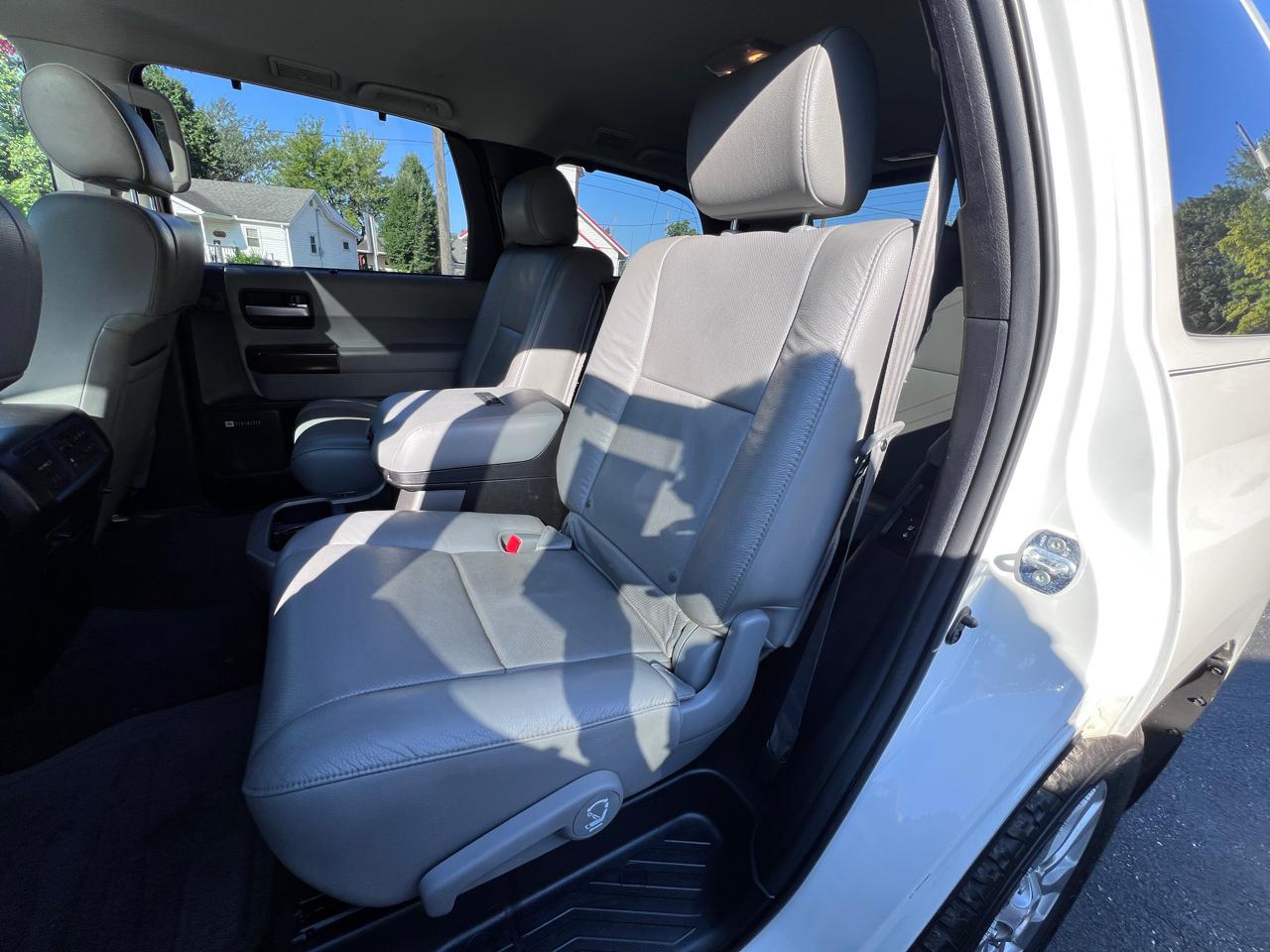 Toyota Sequoia Platinum 4WD FFV (Natl) 2017
