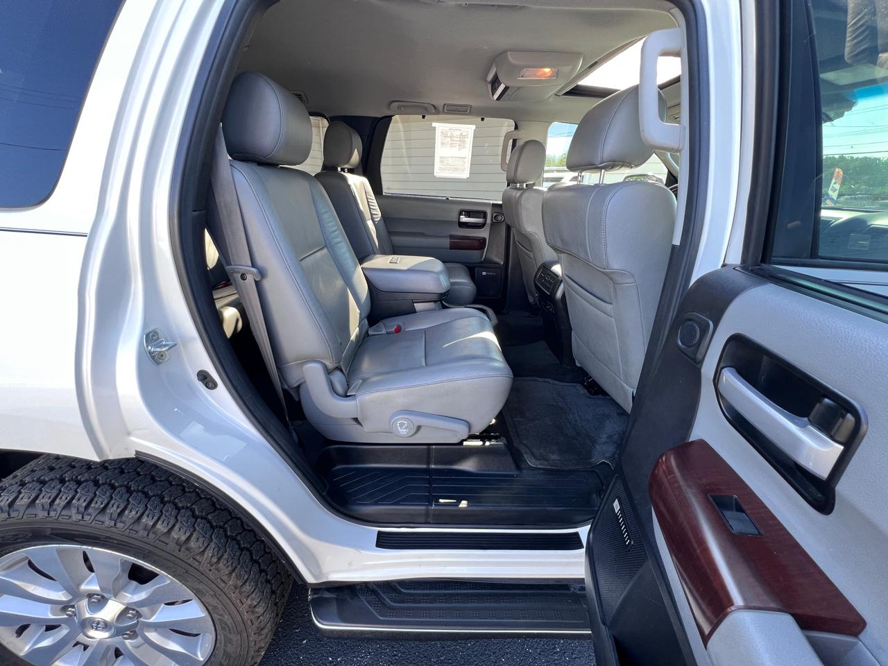 Toyota Sequoia Platinum 4WD FFV (Natl) 2017
