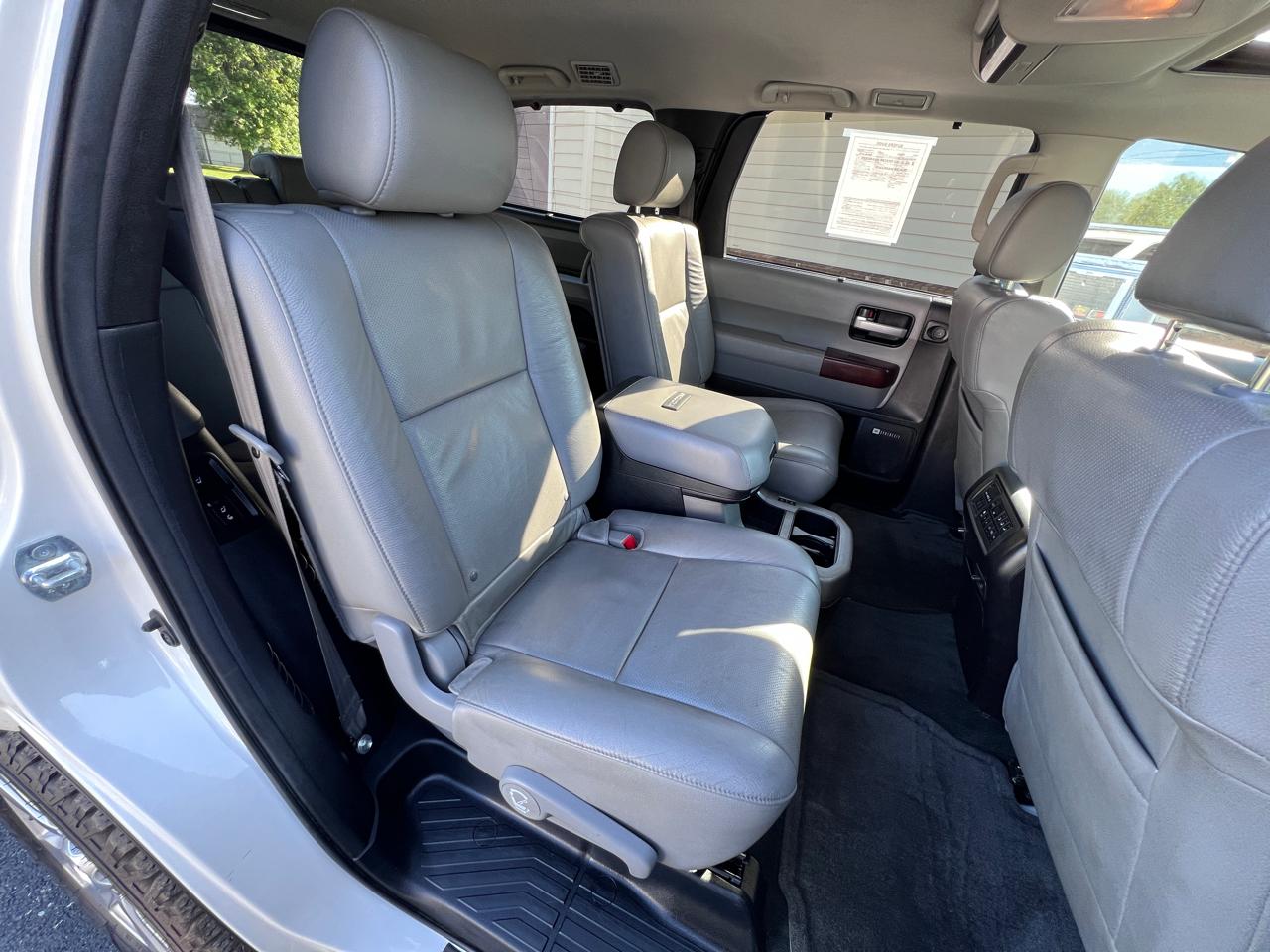 Toyota Sequoia Platinum 4WD FFV (Natl) 2017