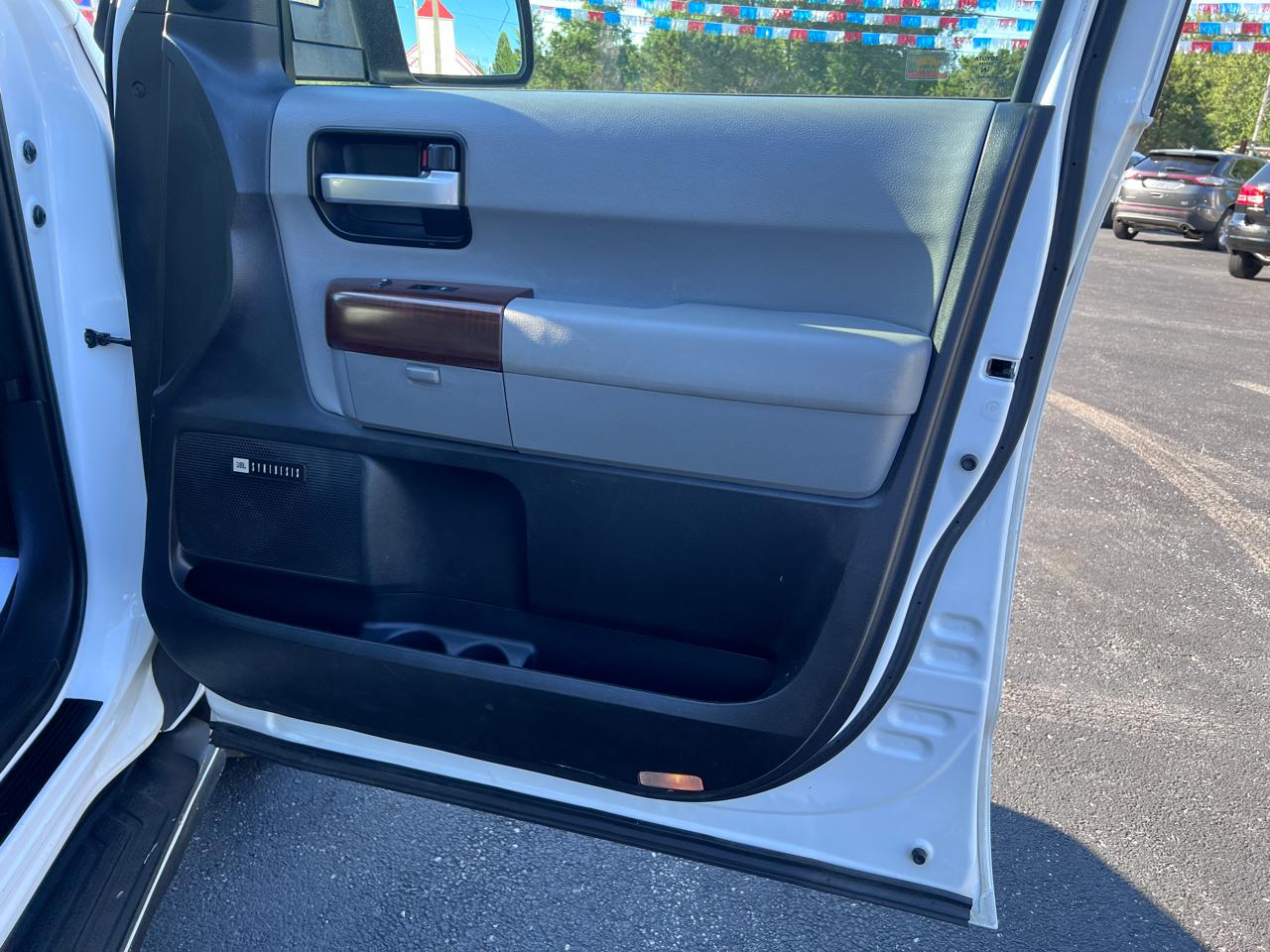 Toyota Sequoia Platinum 4WD FFV (Natl) 2017