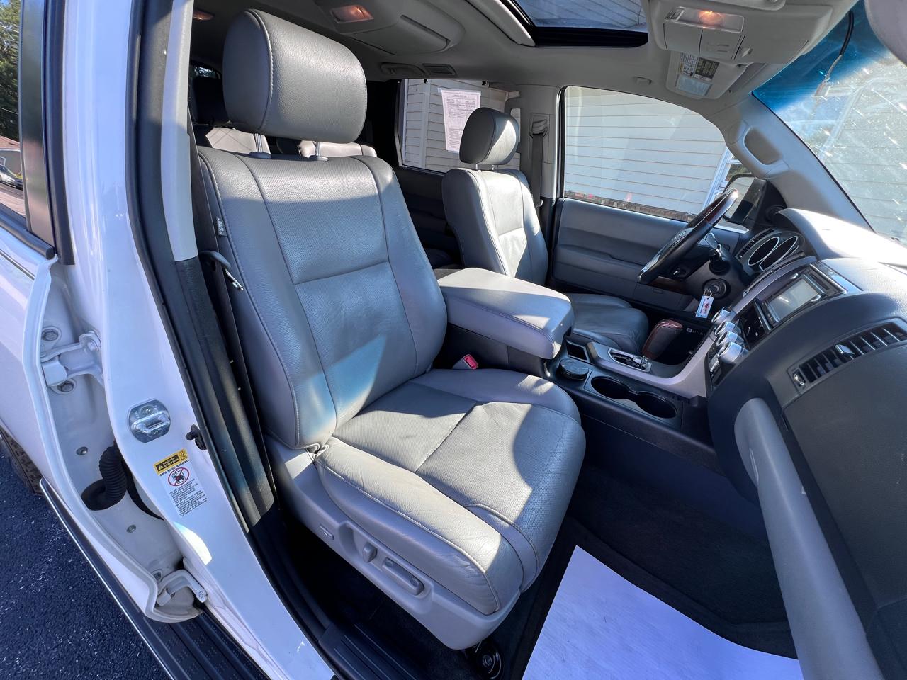 Toyota Sequoia Platinum 4WD FFV (Natl) 2017