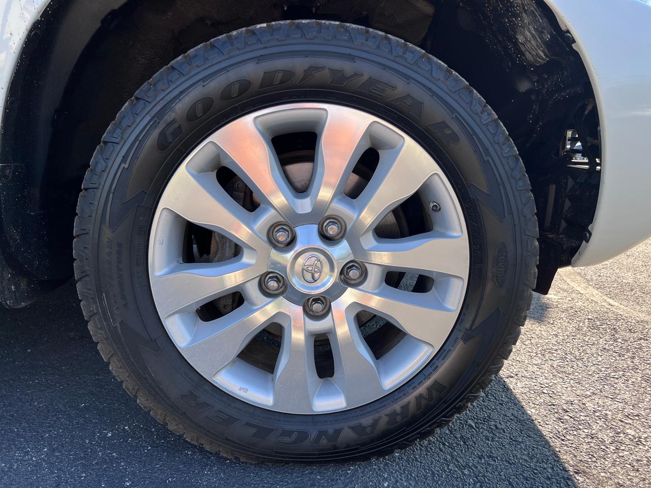 Toyota Sequoia Platinum 4WD FFV (Natl) 2017