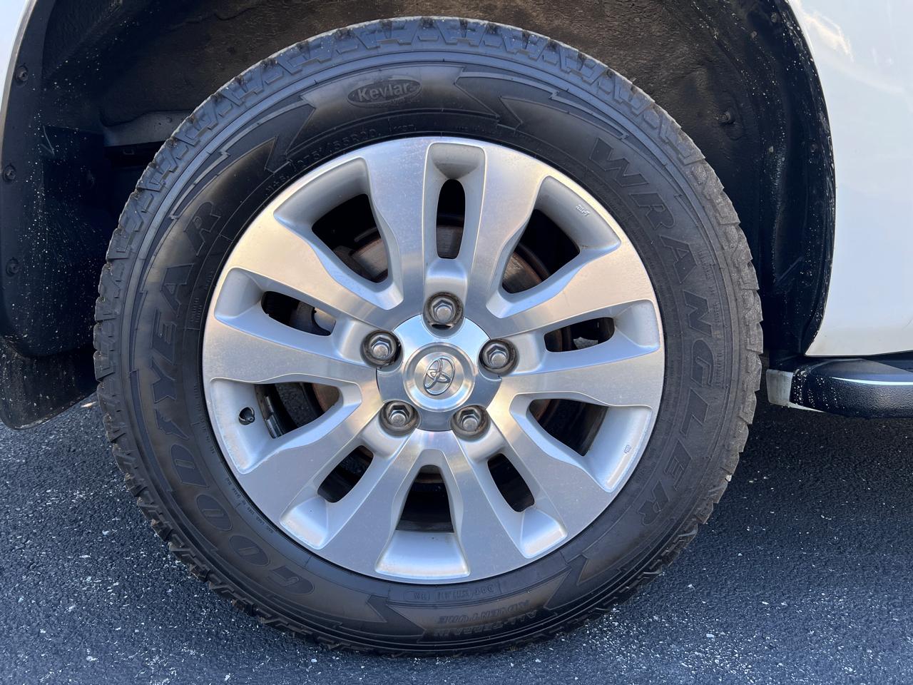 Toyota Sequoia Platinum 4WD FFV (Natl) 2017