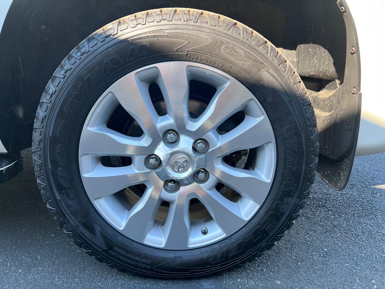 Toyota Sequoia Platinum 4WD FFV (Natl) 2017
