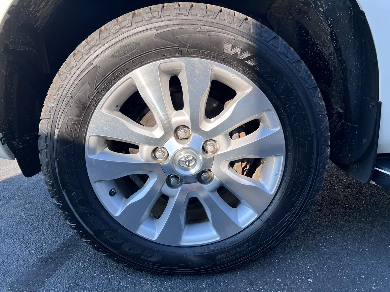 Toyota Sequoia Platinum 4WD FFV (Natl) 2017