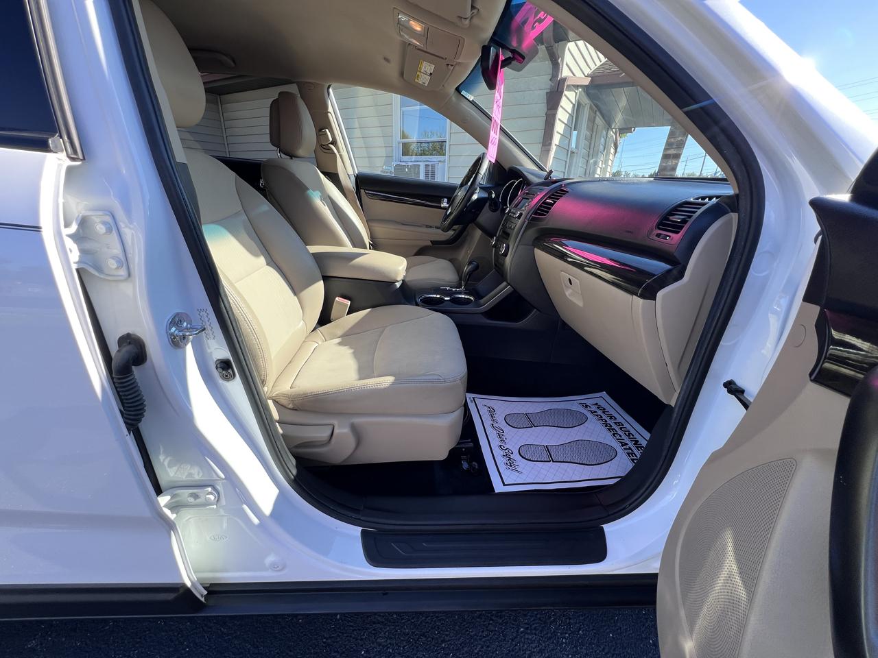 Kia Sorento 2WD 4dr V6 EX 2011